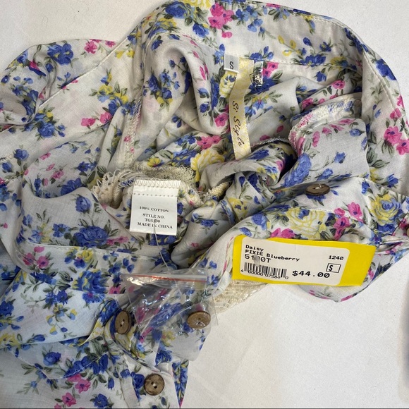 FLORAL CROP LONG SLEEVE TIE BUTTON LACE BLOUSE - Picture 3 of 4